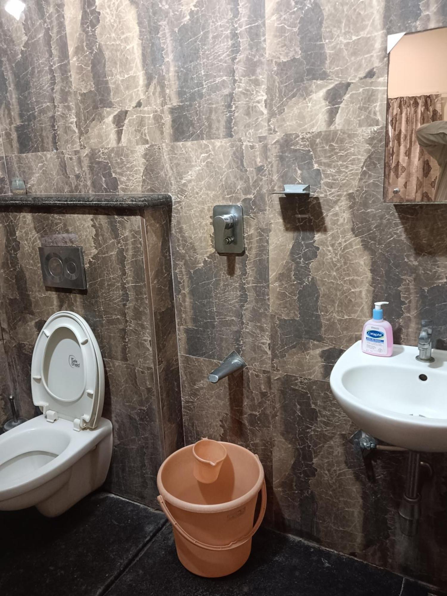 Iris Comfort Inn Chennai Dış mekan fotoğraf
